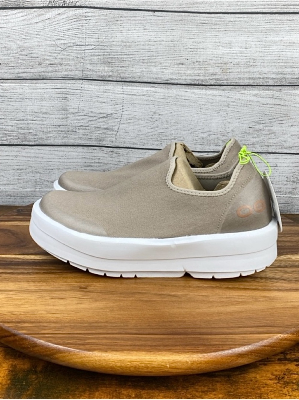 OOFOS OOmega eeZee Low Canvas Slip On Recovery Shoe Nomad Tan Women’s Size 10